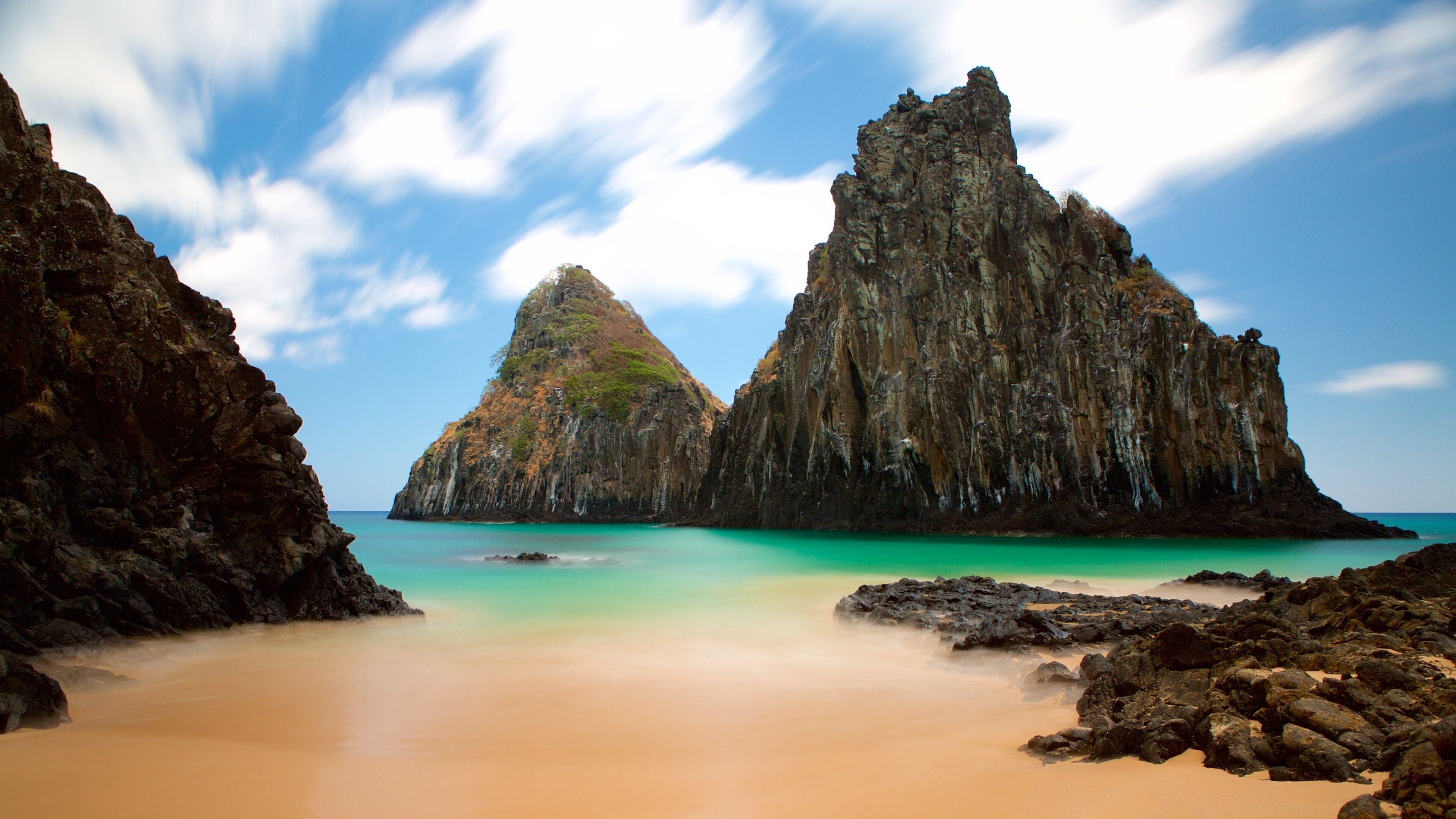 Morro Dois Irmãos - Transporte de táxi disponível em Fernando de Noronha
