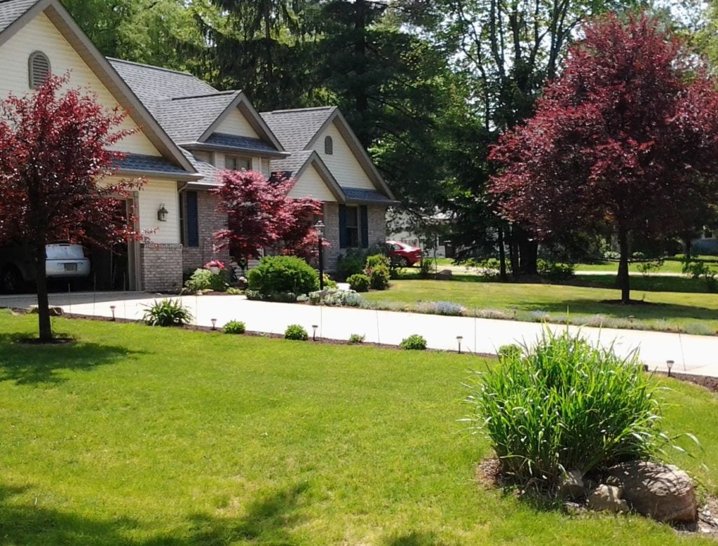 Professional landscaping and lawn care work in Sacramento