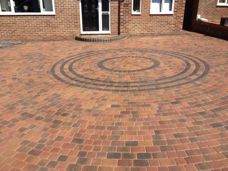 Circular block paving design driveway