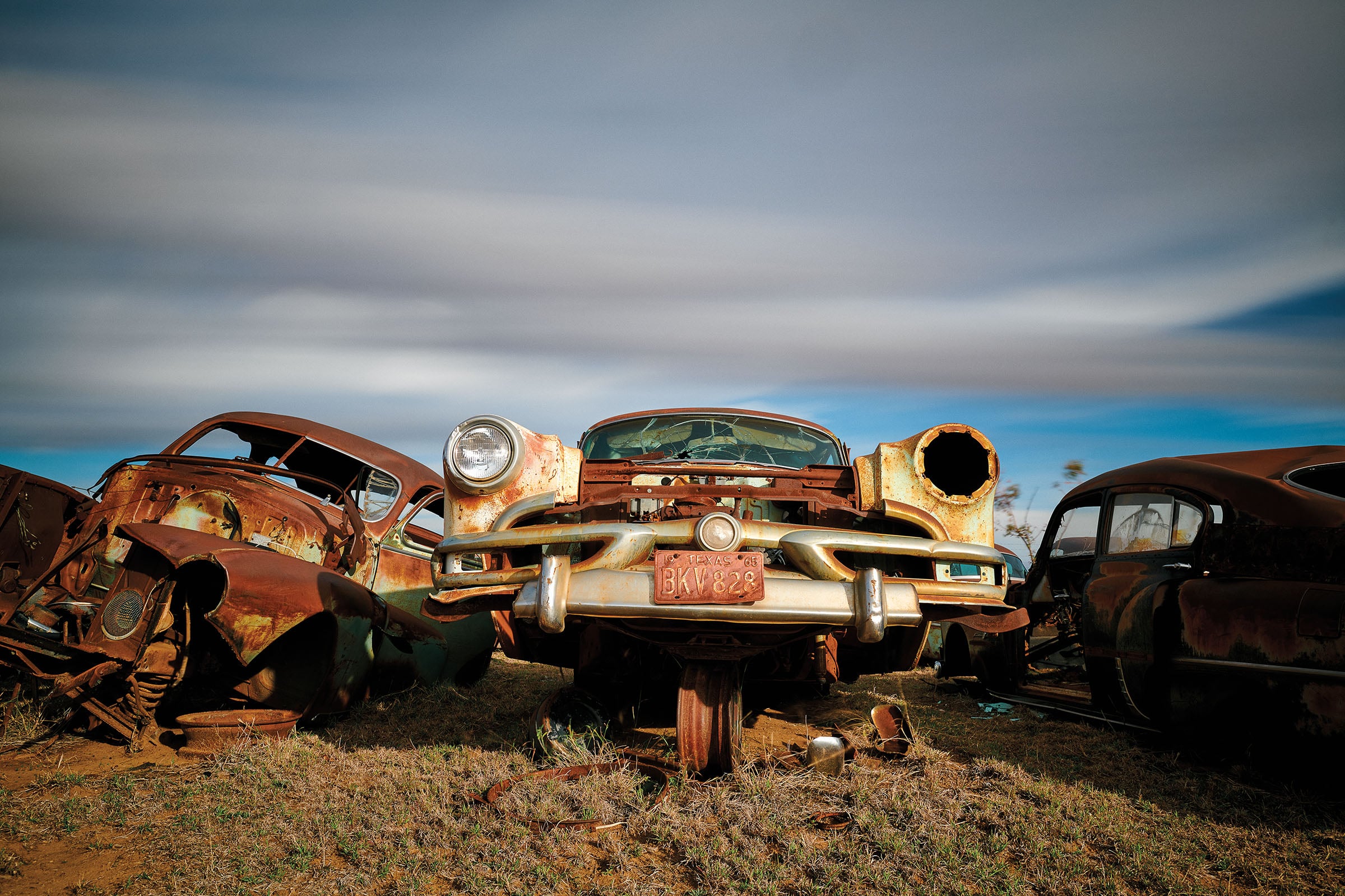 Junk cars at a Texas salvage yard - Ibra Auto buys vehicles in any condition