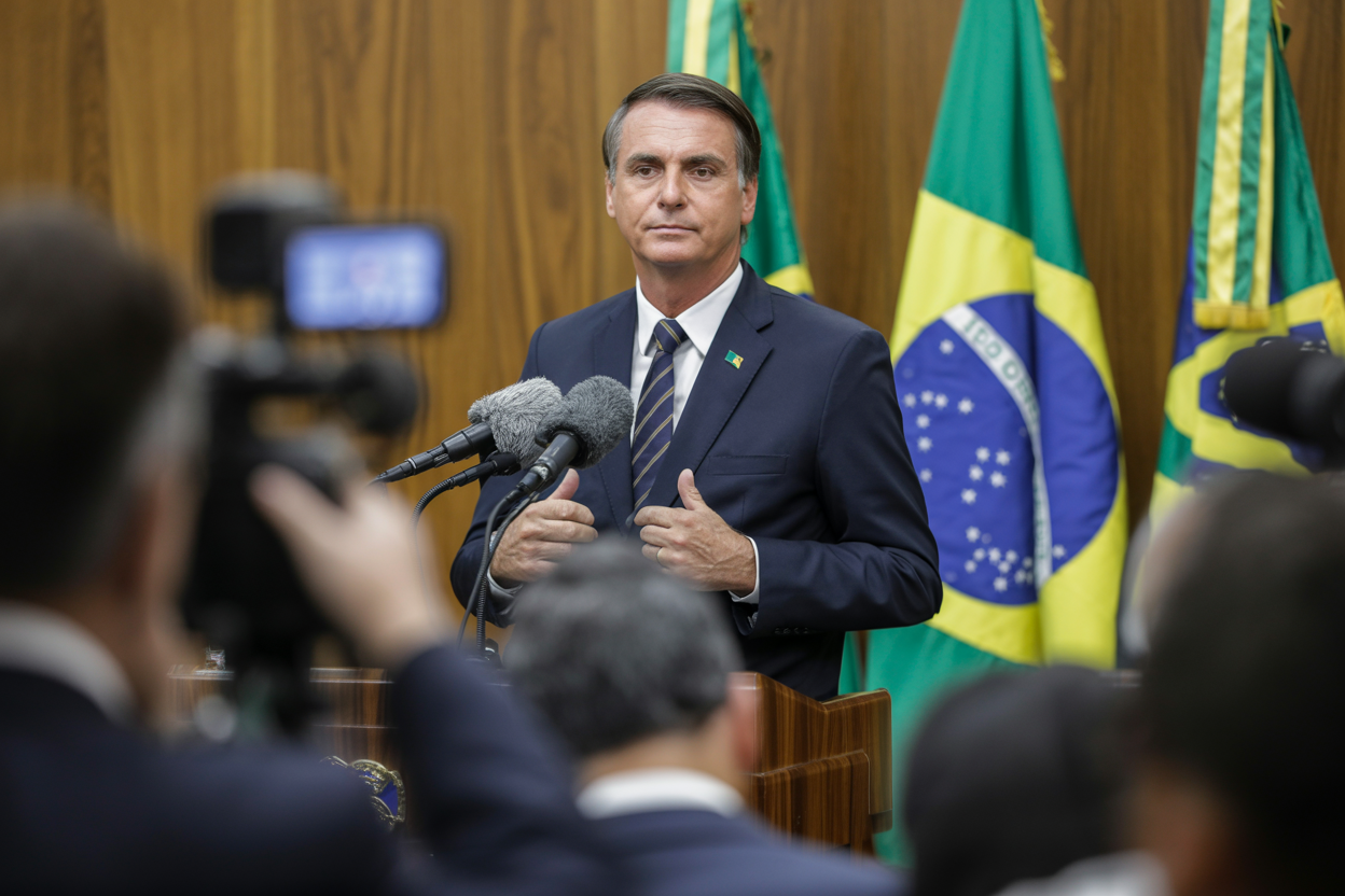 Flávio Bolsonaro Lança Candidatura à Presidência para 2026