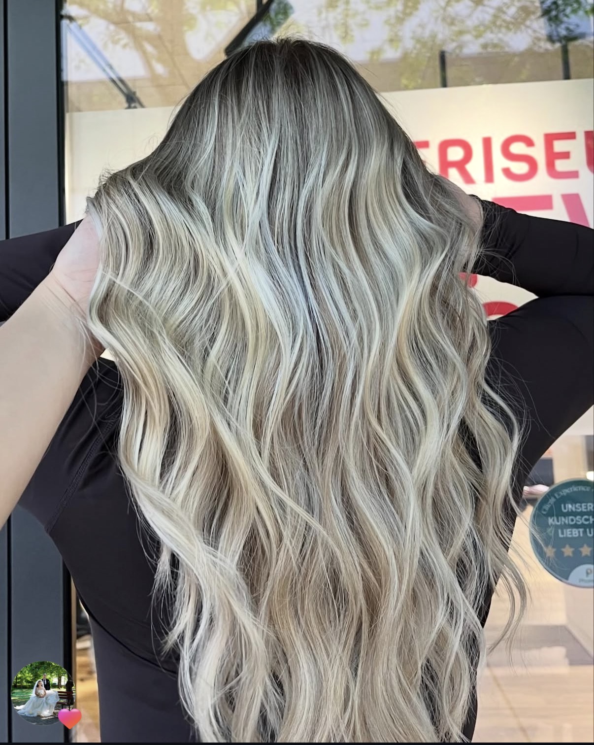 Ash-Blond Beach Waves – Friseur New Look Singen