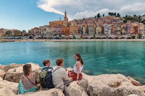 Familia internacional disfrutando de la vida en la Costa Blanca