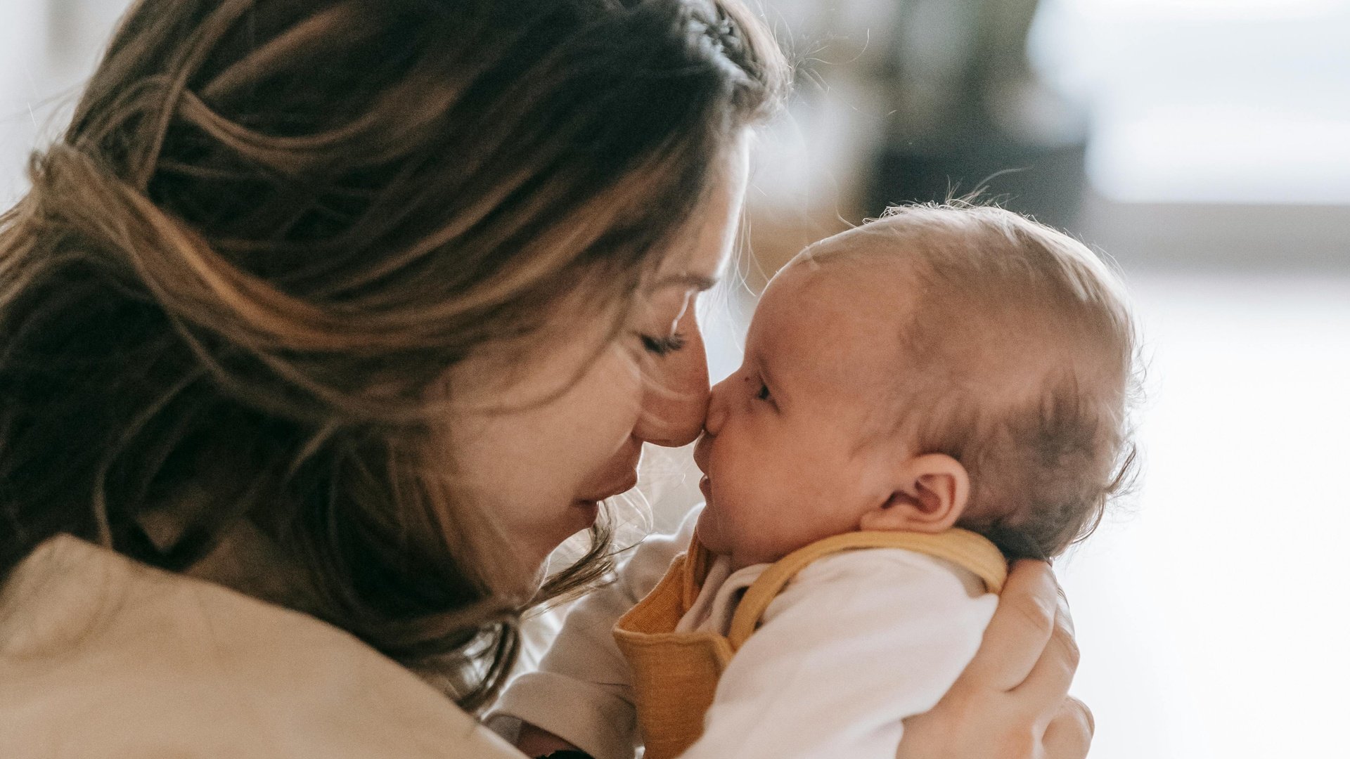 Mãe com bebê recém-nascido