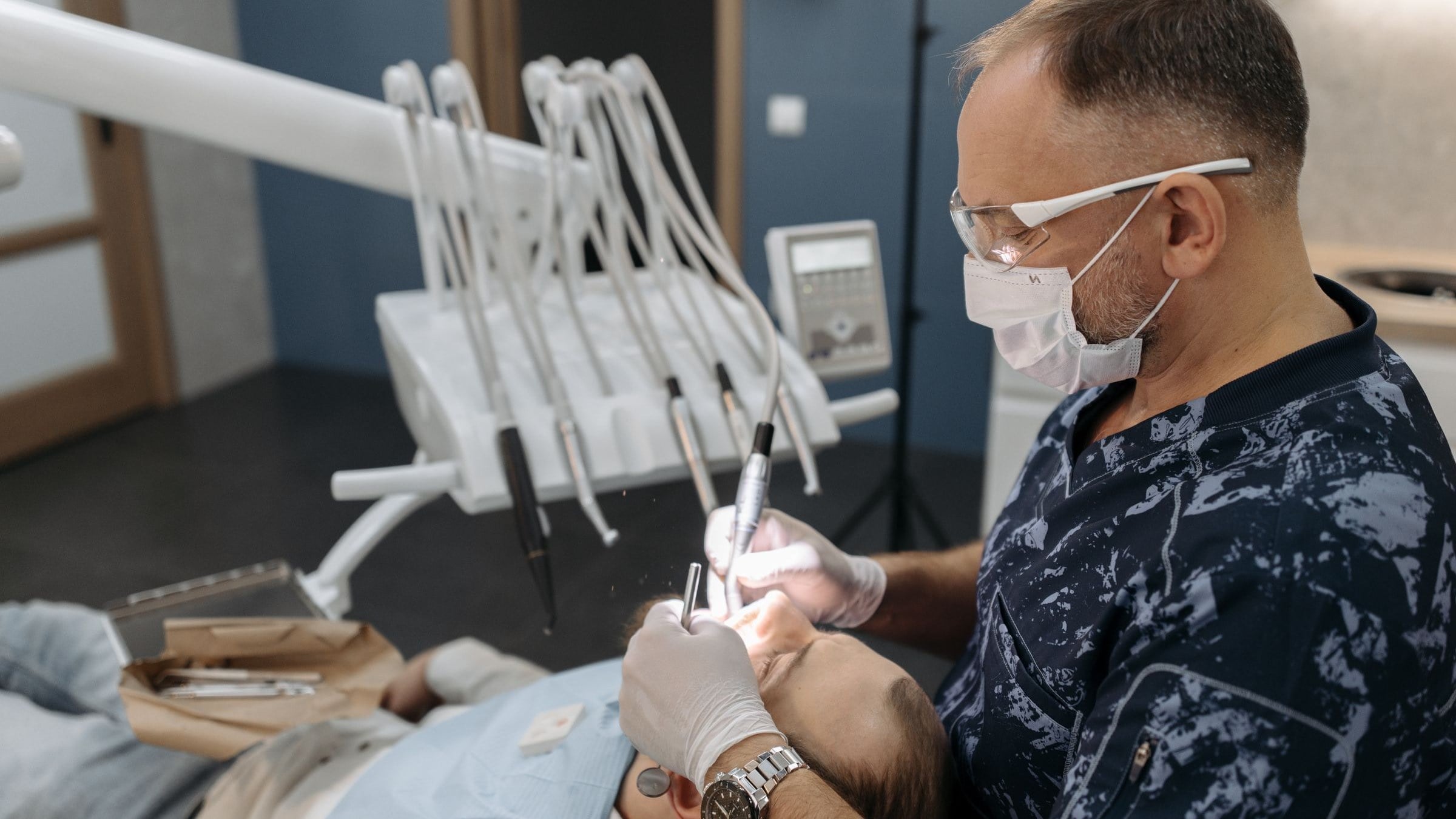 How to Handle a Broken Tooth Until You Can See a Dentist