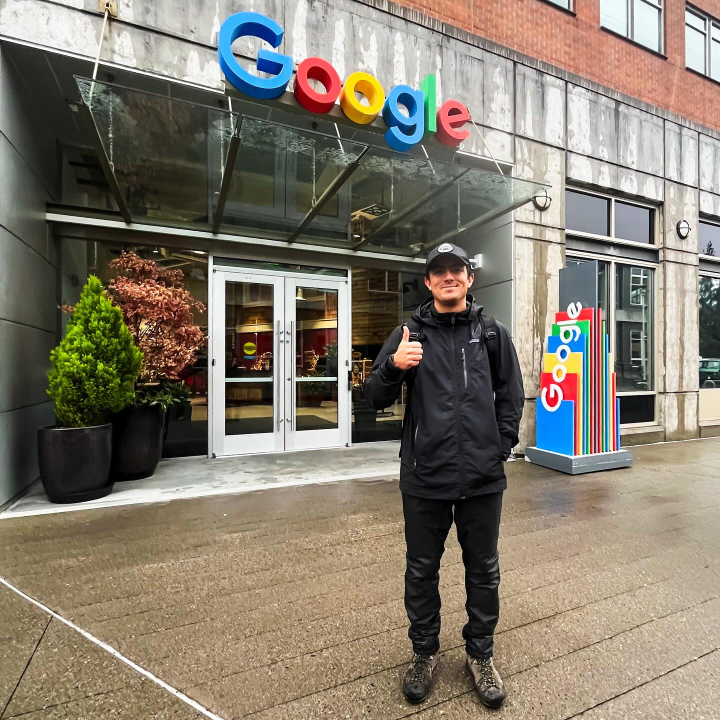 Xavi in front of the Google office