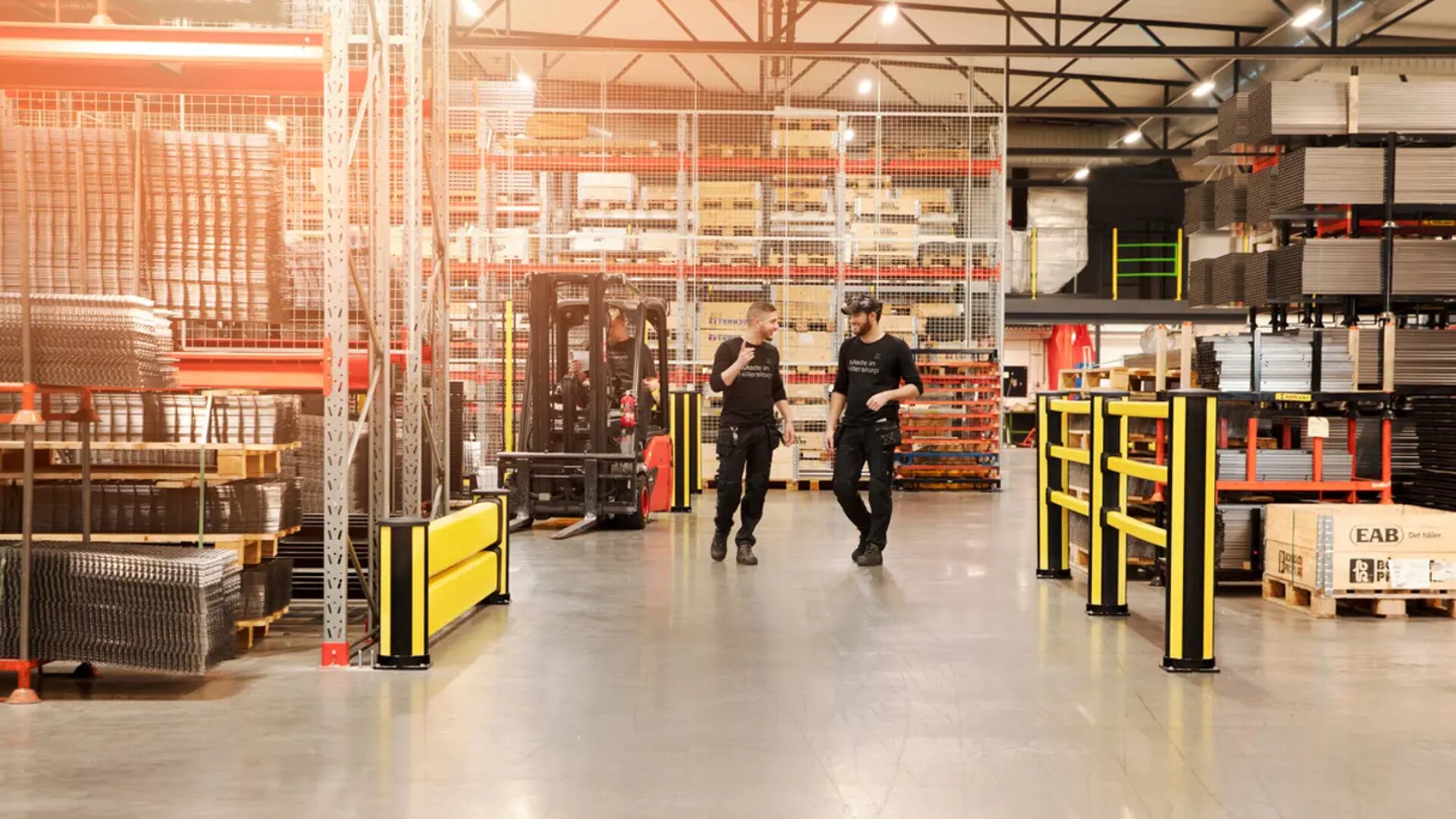 E-commerce warehouse and logistics
