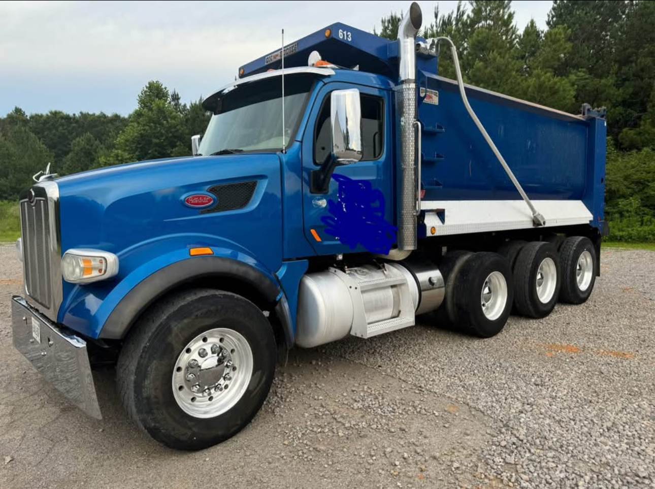 2018 Peterbilt 567 Dump Truck - Photo 2