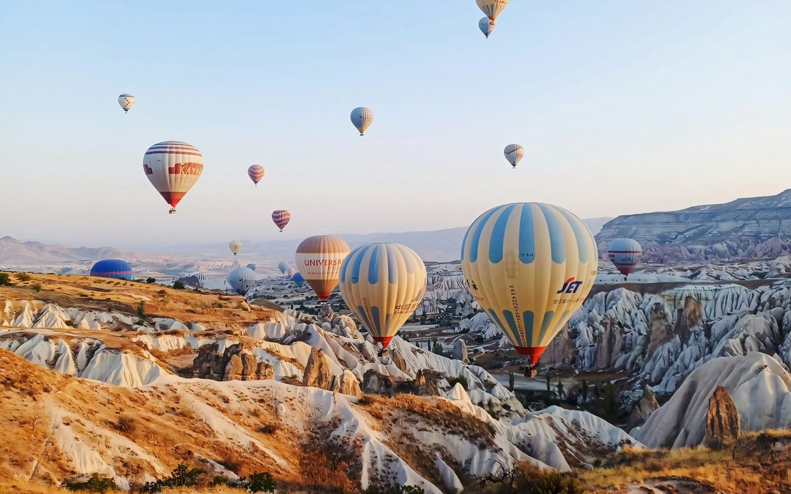 Montgolfières au-dessus de la Cappadoce en Turquie