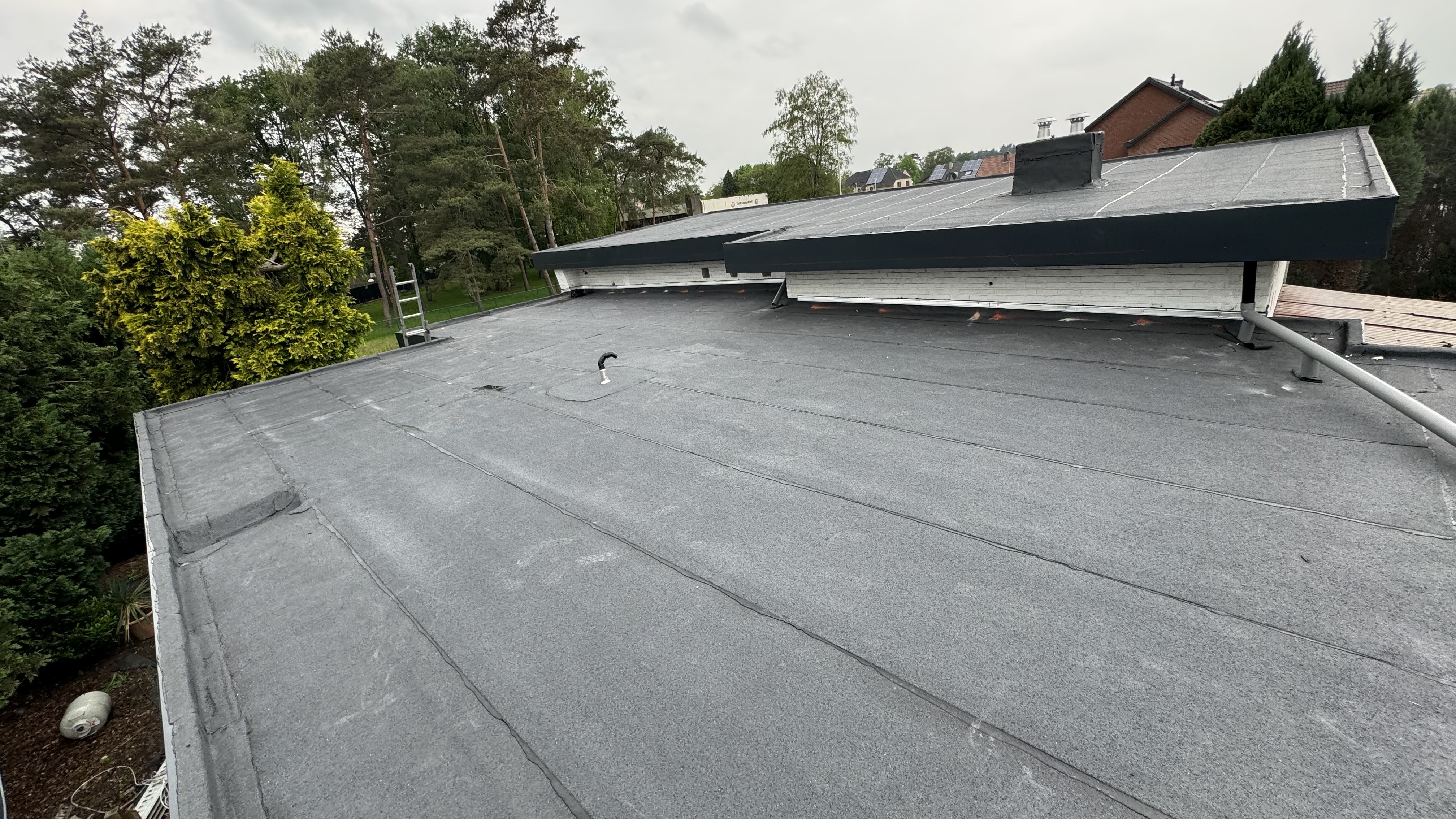 Plat dak met isolatie en ventilatie