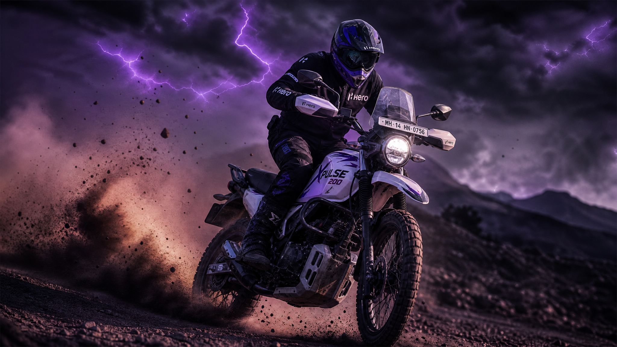 Motocicleta de aventura en acción con filtro Apex de alto flujo