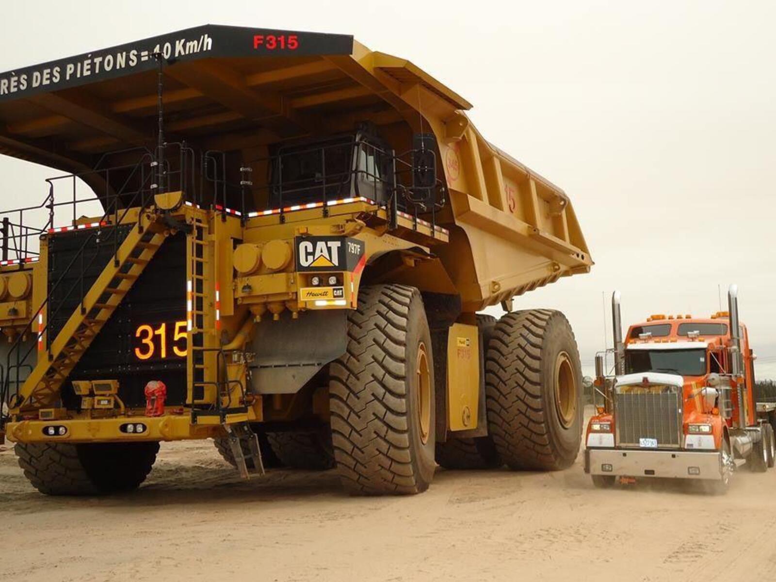 2020 Kenworth T880 Dump Truck