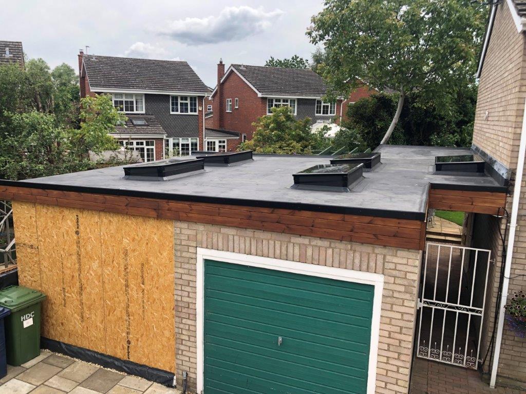 Flat roof on garage extension