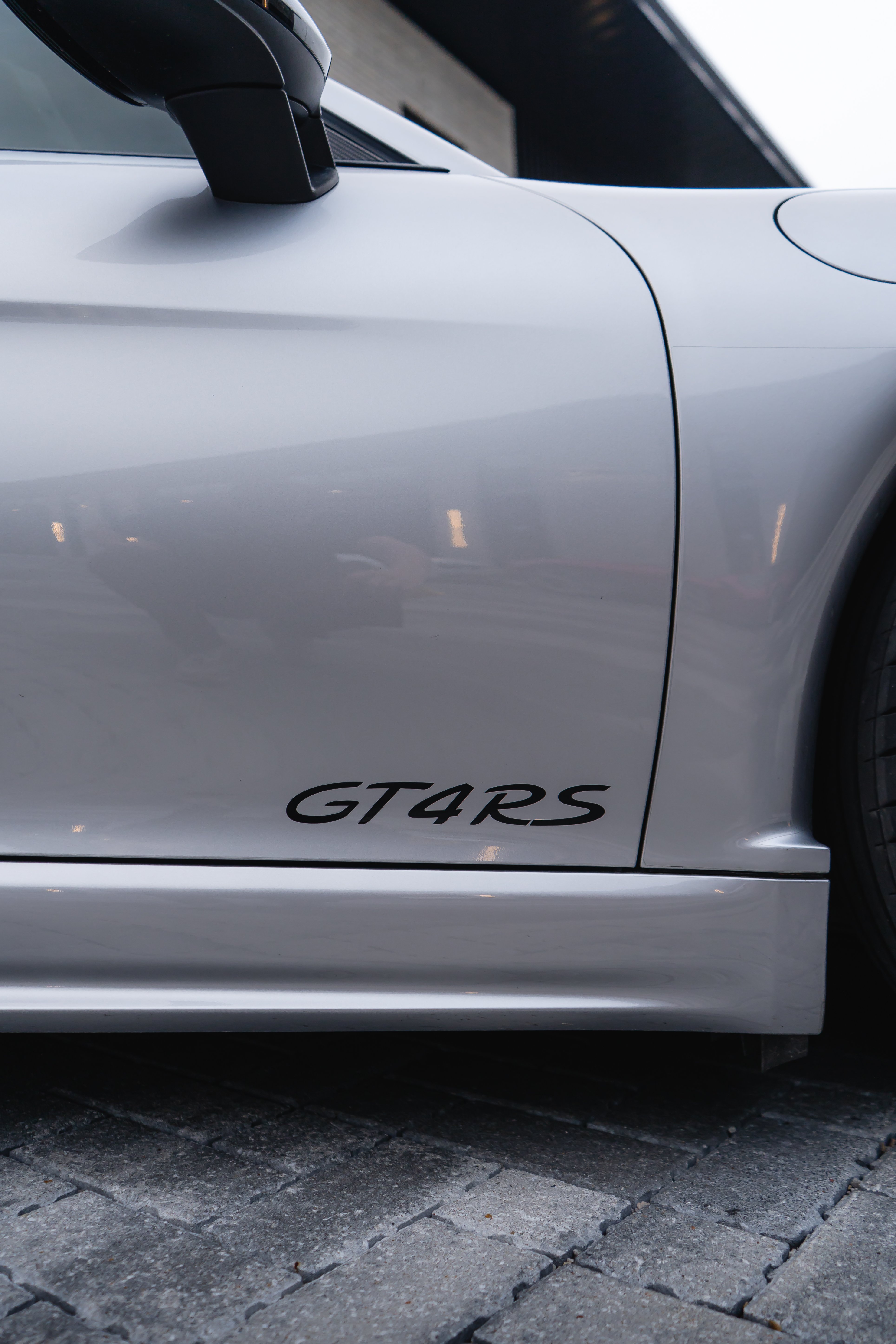 GT4RS side decal close-up on GT-Silver Metallic body