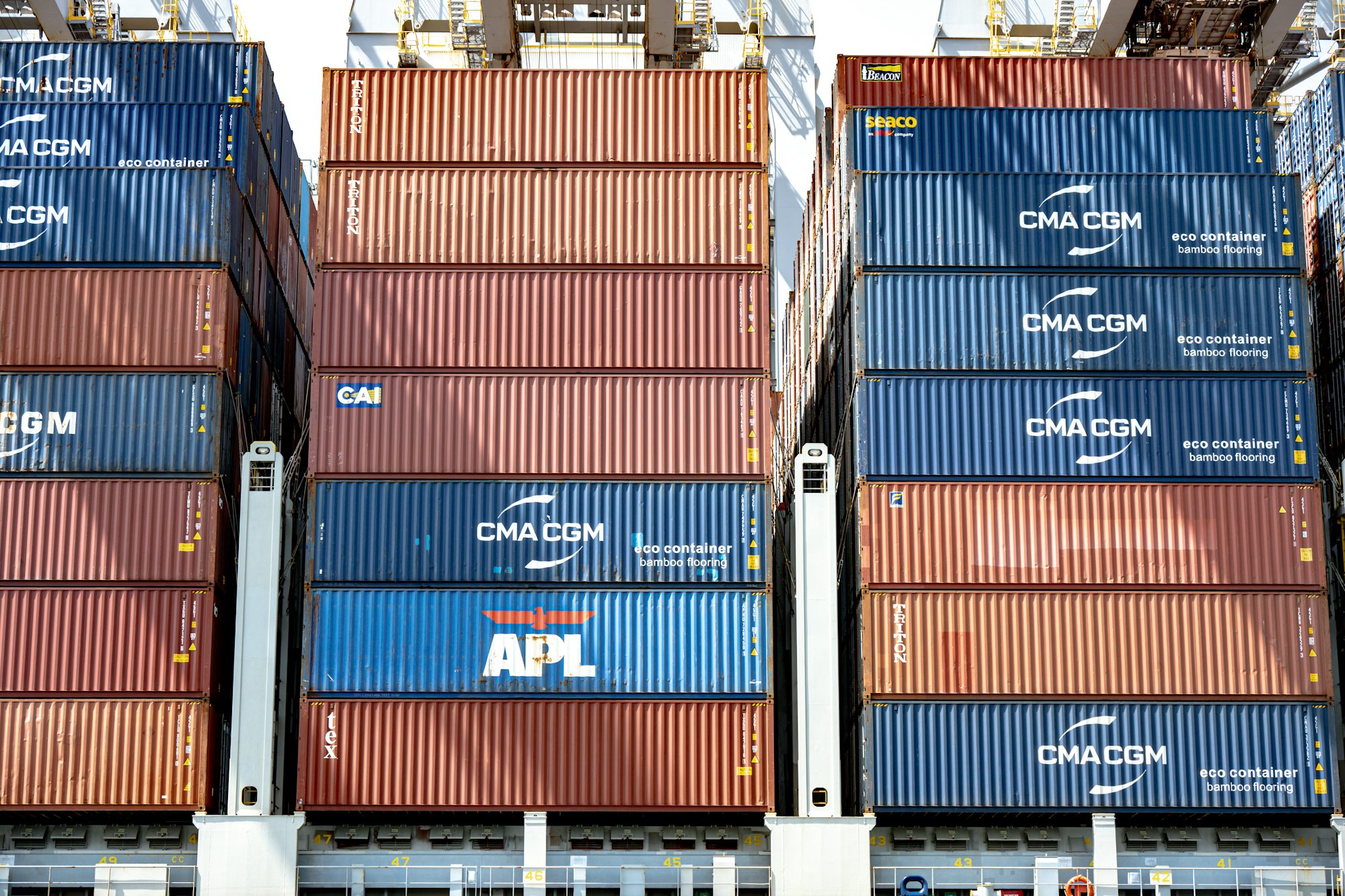 Nearshoring vs. Reshoring: Building a Resilient Strategic Sourcing Strategy