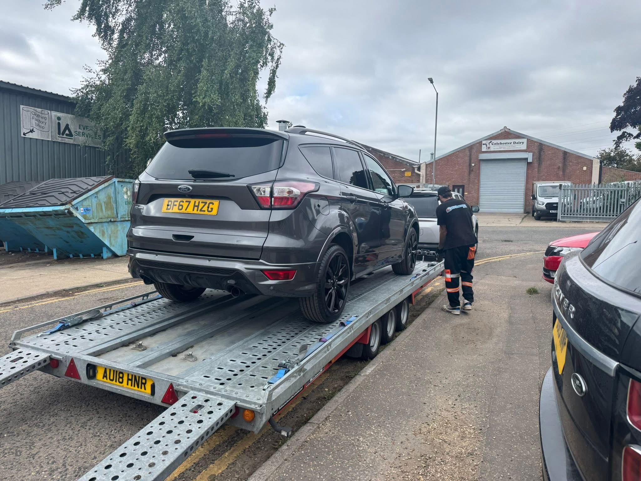 Loading an SUV onto SC Recovery flatbed truck