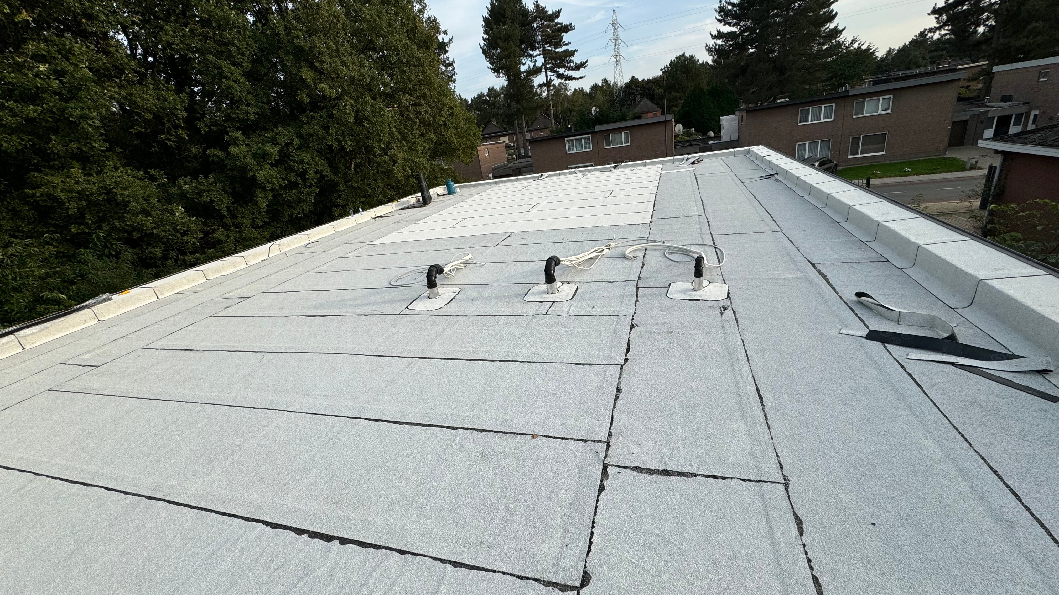 Geïsoleerd plat dak met roofing