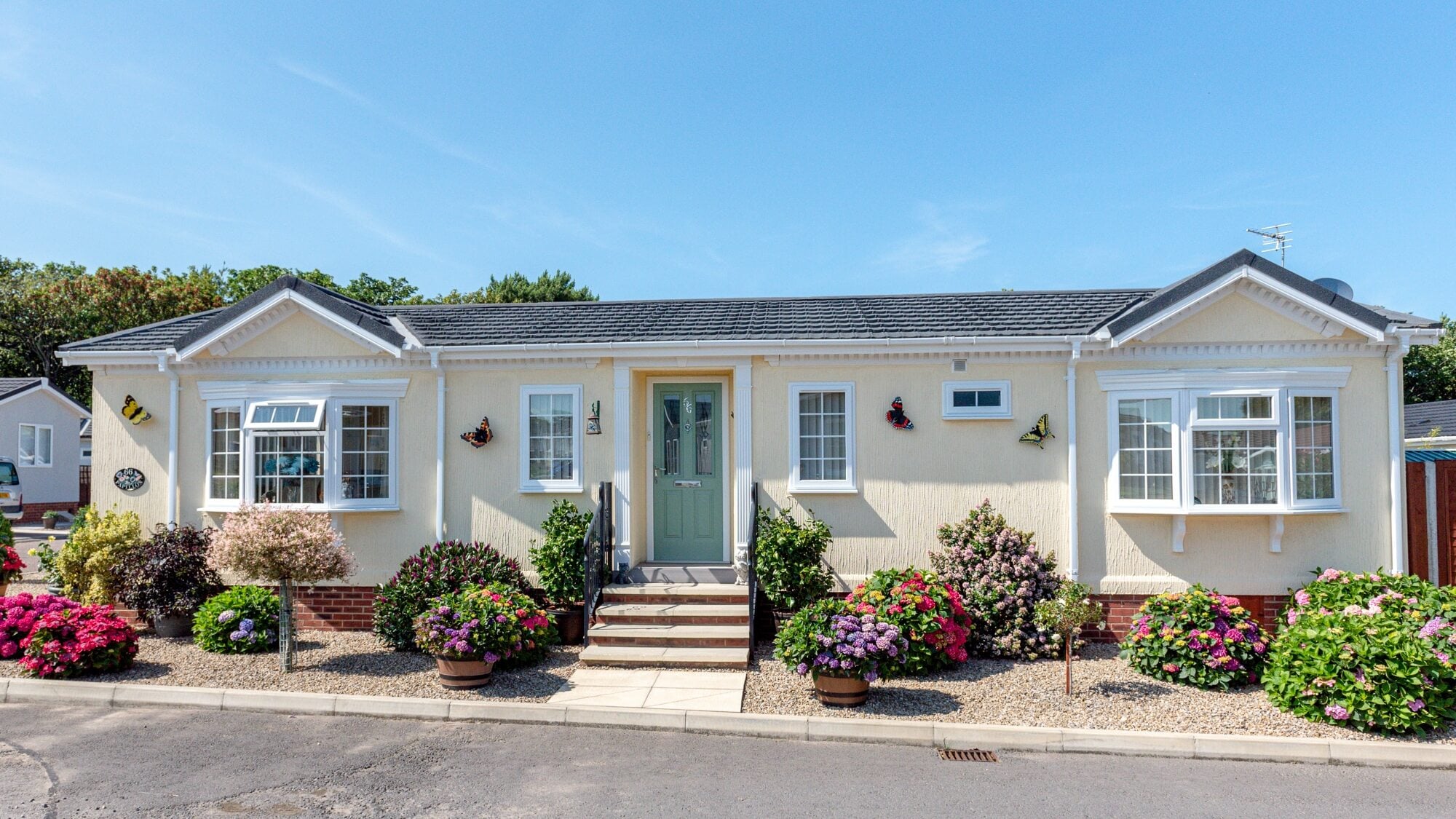 Beautiful park home with landscaped garden