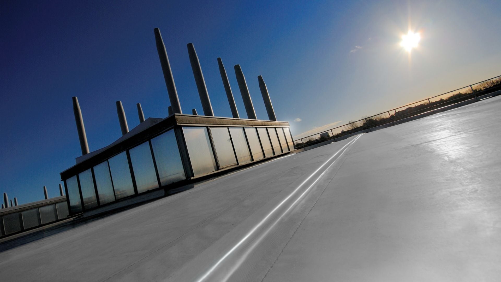 Flat roofing installation on a commercial building