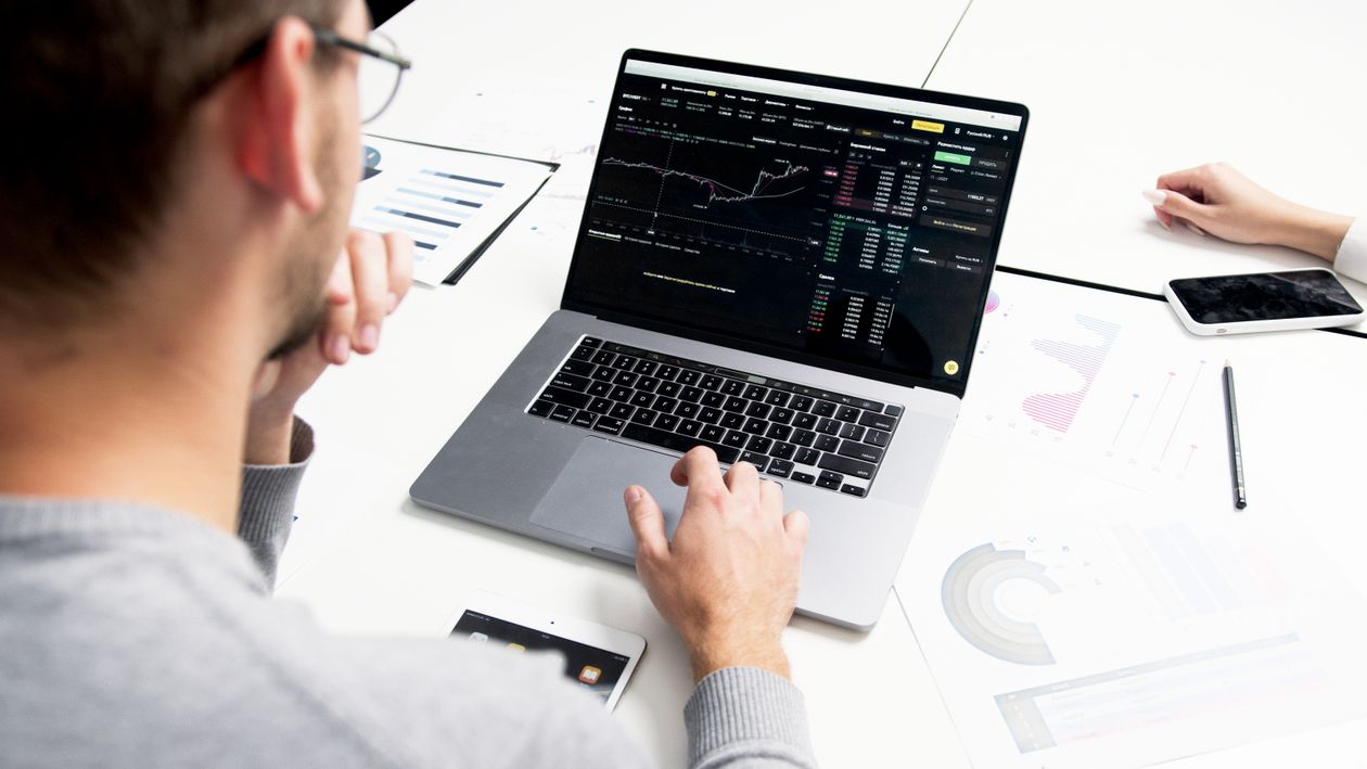 Demand Forecasting Fundamentals: Cutting Inventory Through Better Predictions