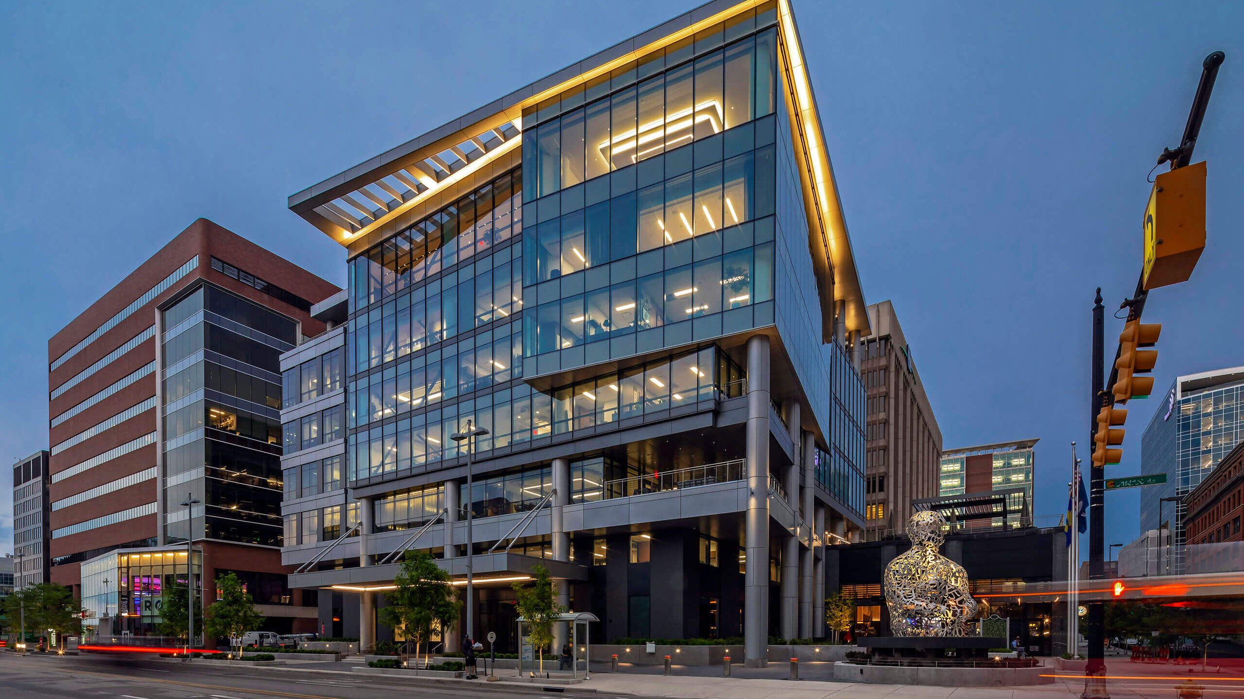 Edifício corporativo moderno representando profissionalismo