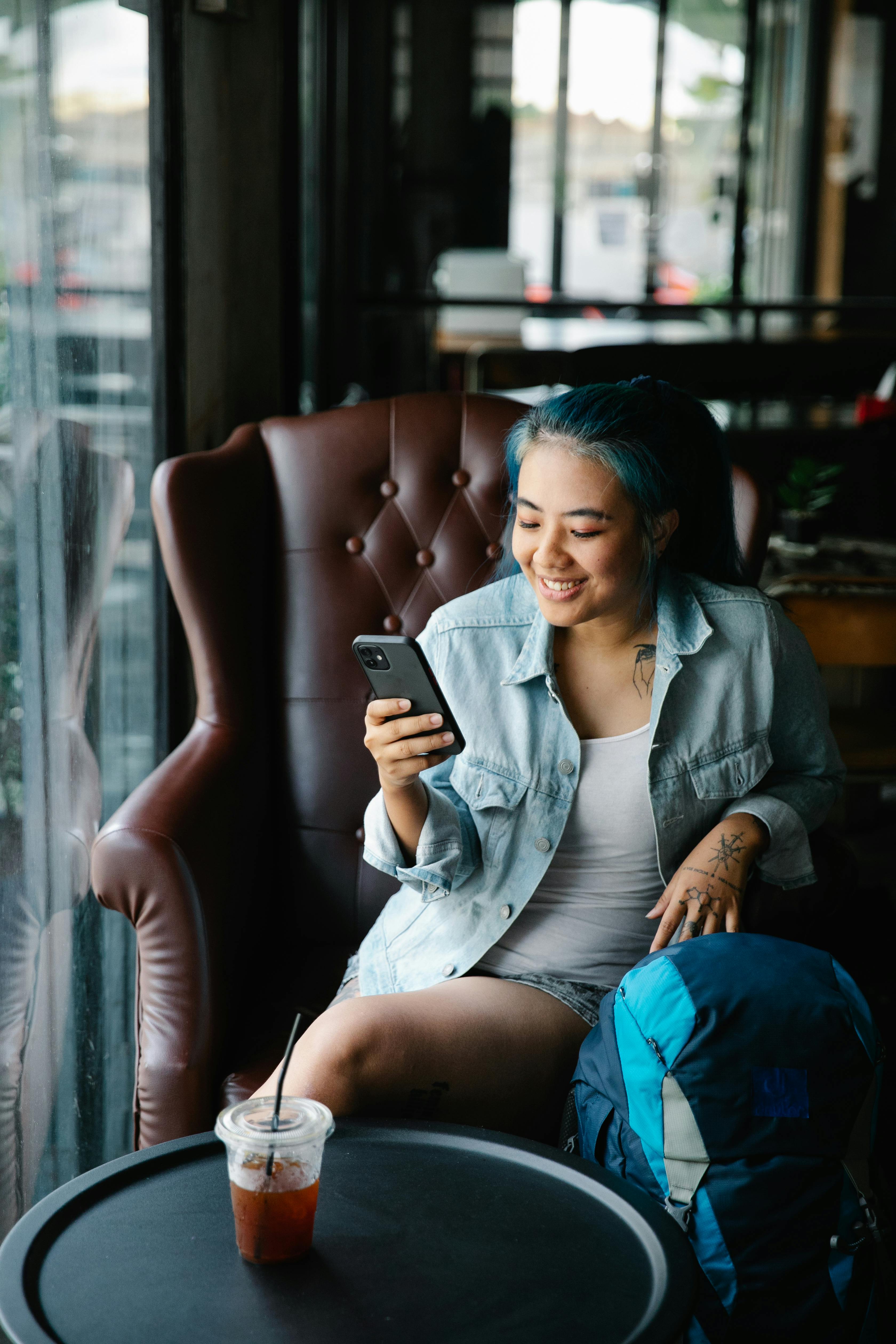 Persona che usa smartphone