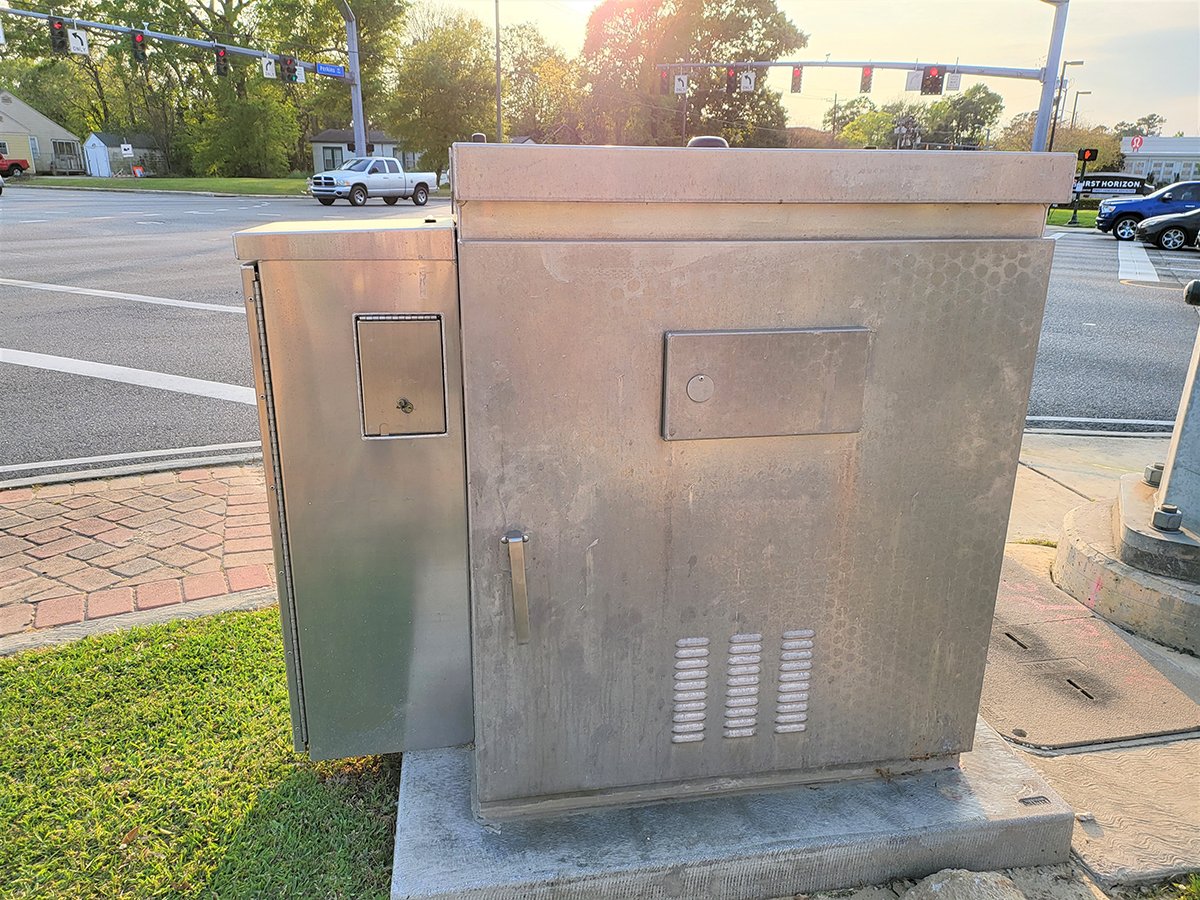 Traffic signal emergency backup power system