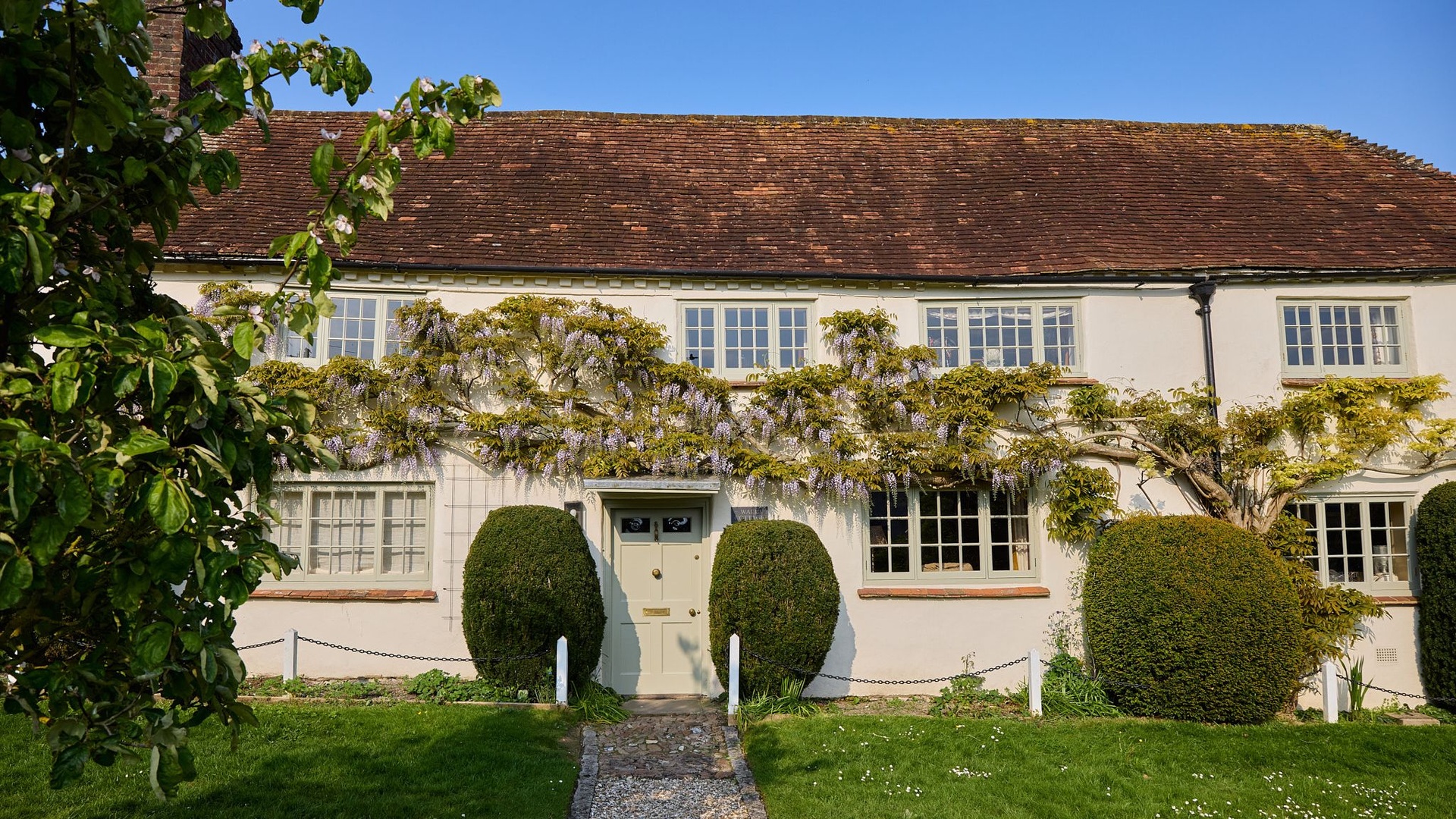 UK house with attractive block paving driveway