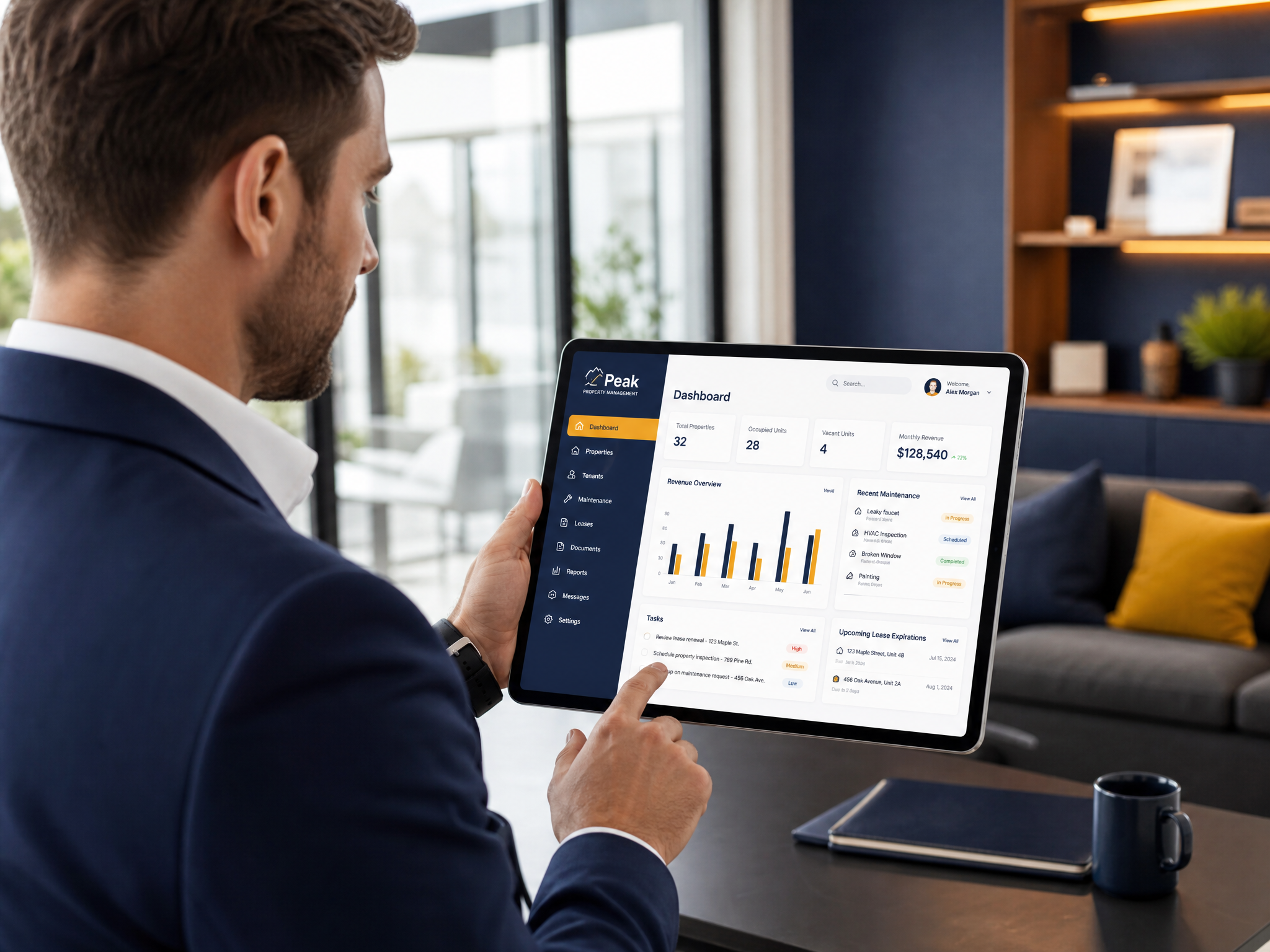 Profesional gestionando alquileres con la app de KeyVoraRent