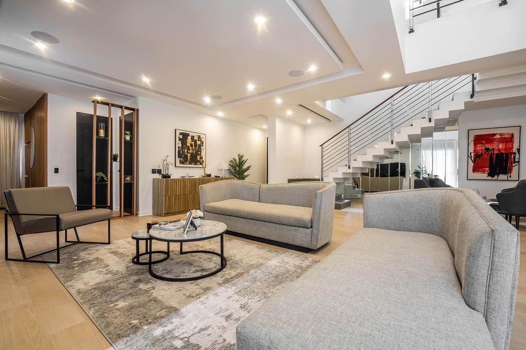 Family 4 Bedroom Duplex in Surulere - Thumbnail 2