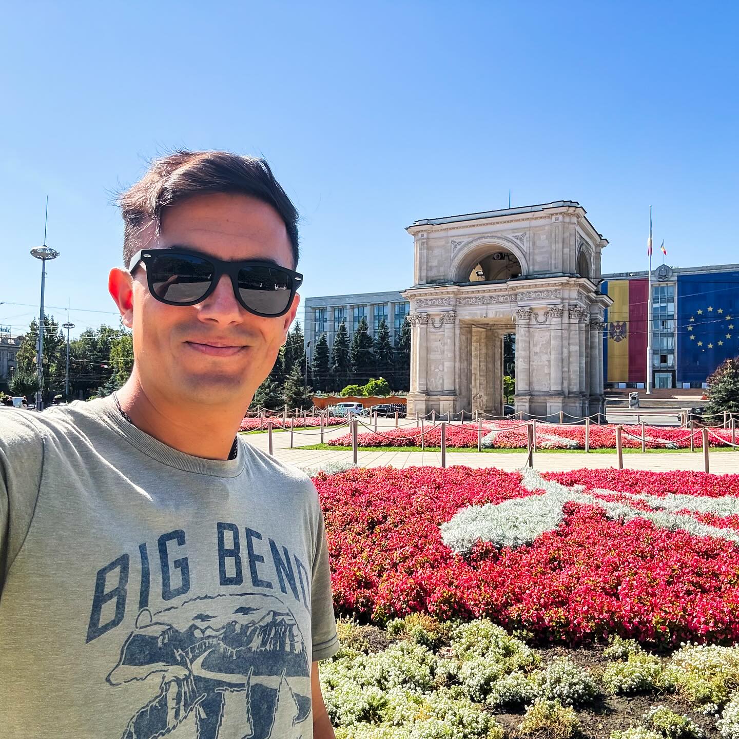 Xavi exploring the gardens and Triumphal Arch in Chișinău, Moldova