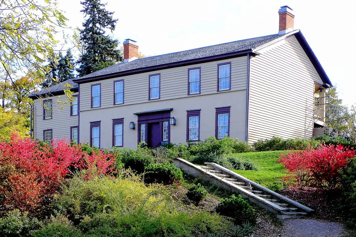 Historic Battlefield House Museum with green park space in Stoney Creek