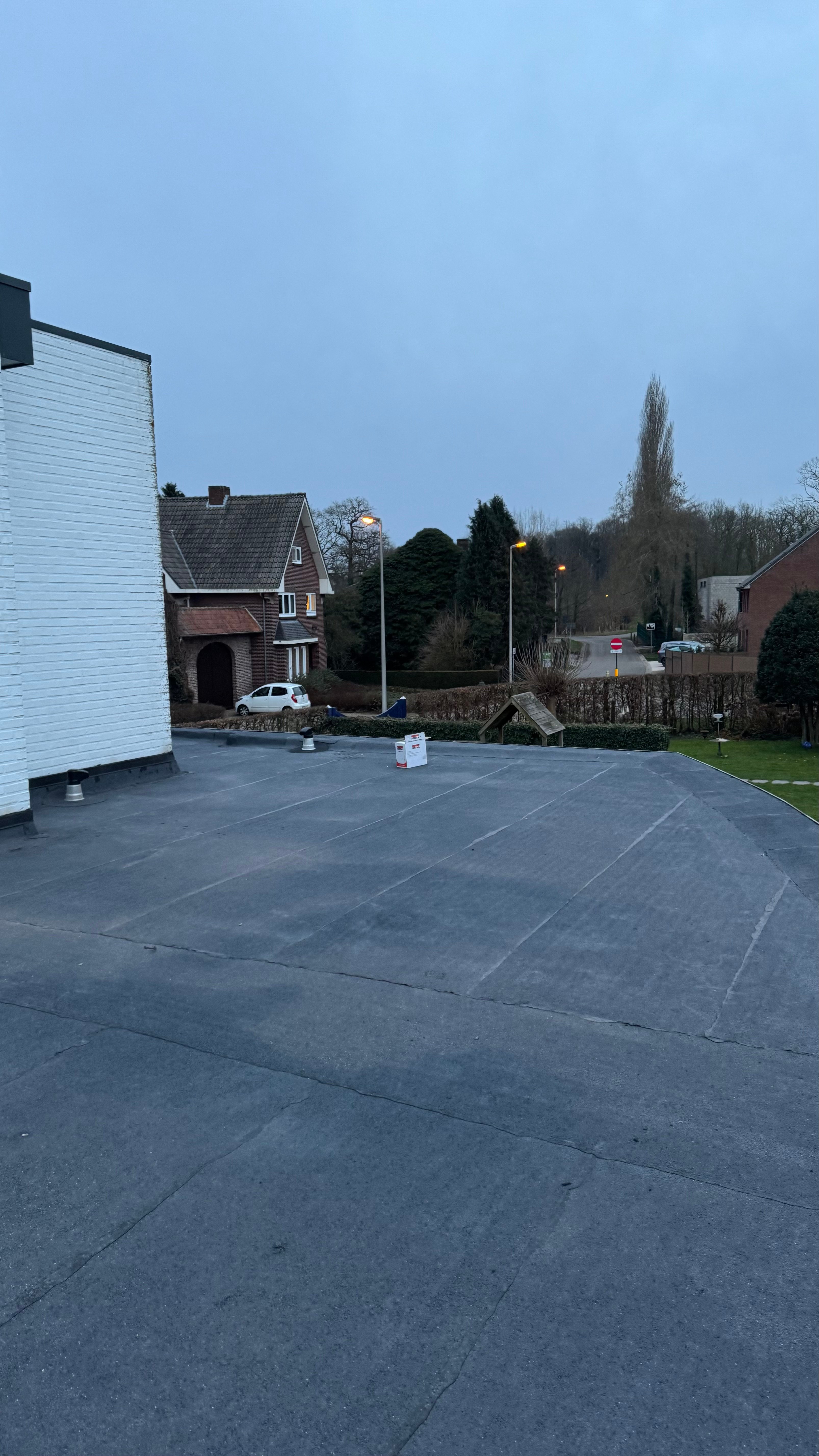 Plat dak gerenoveerd en geïsoleerd